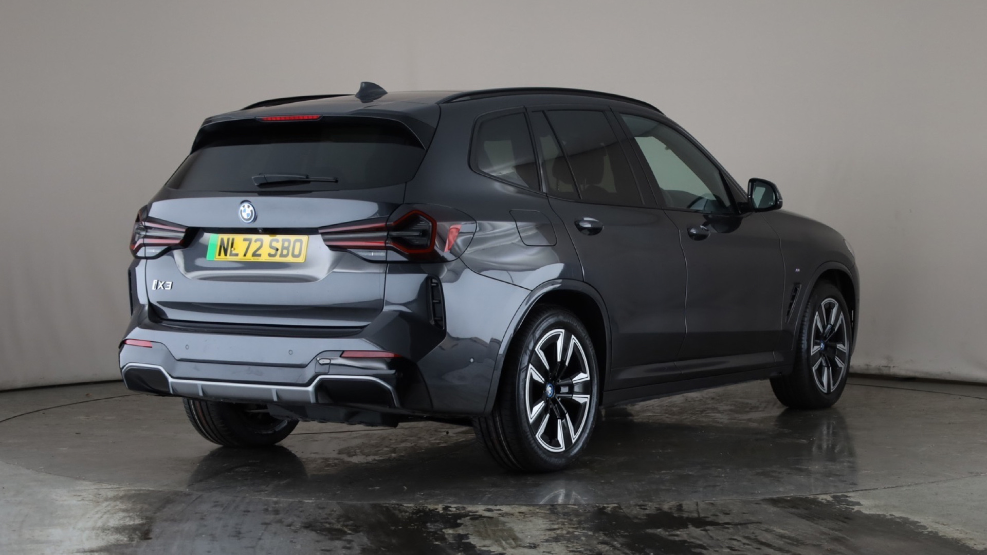 4020667 210kW M Sport 80kWh 5dr Auto