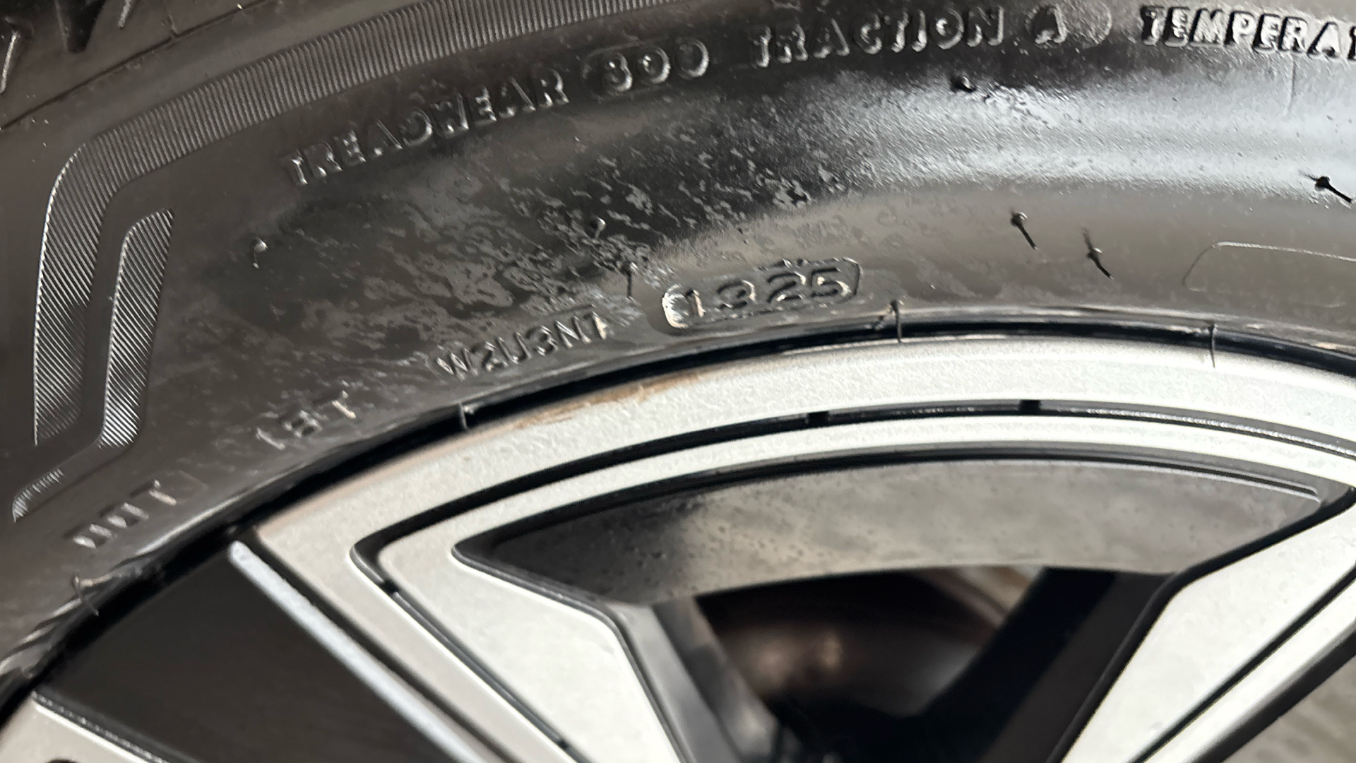 4020667 210kW M Sport 80kWh 5dr Auto