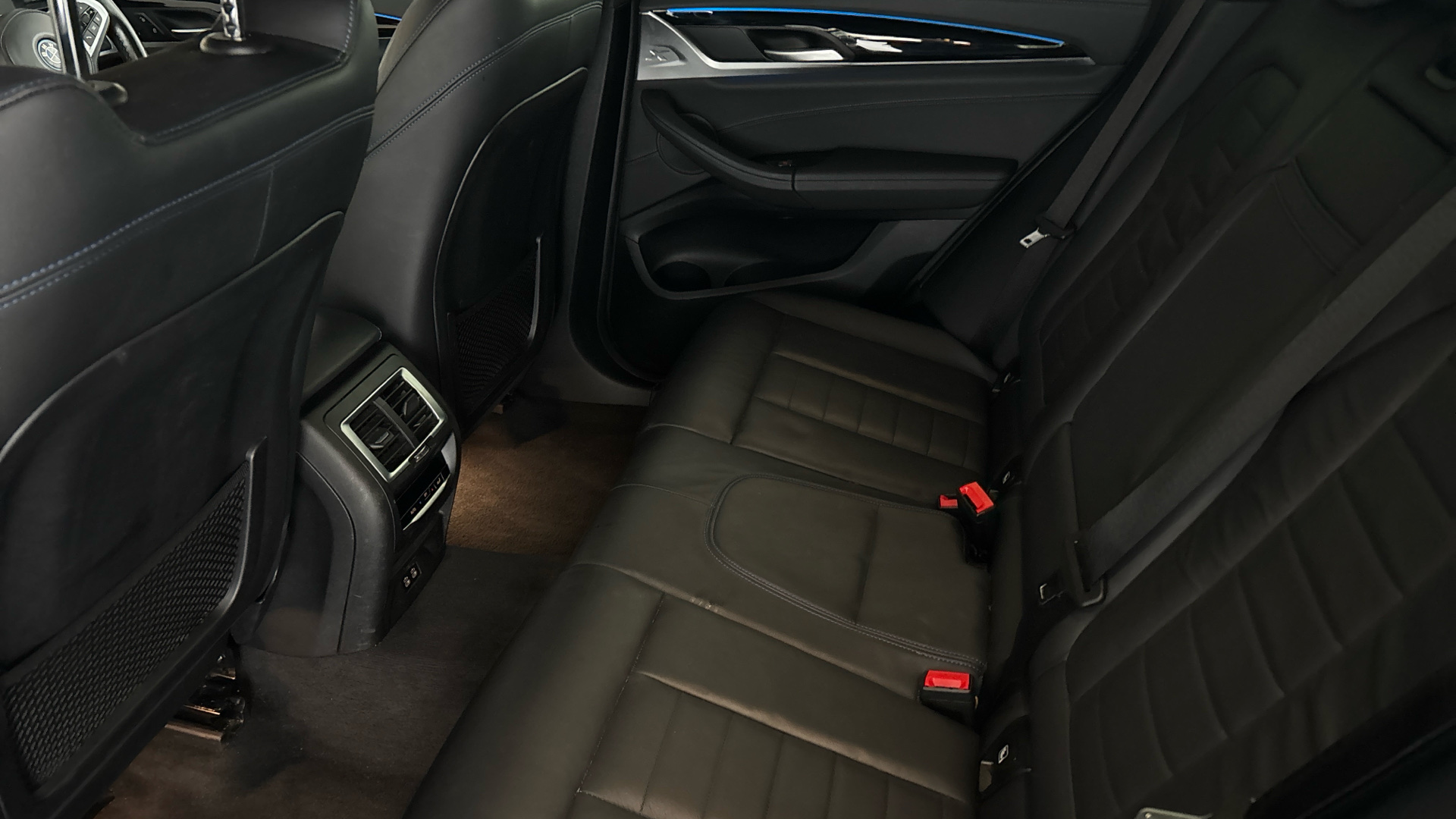 4020667 210kW M Sport 80kWh 5dr Auto