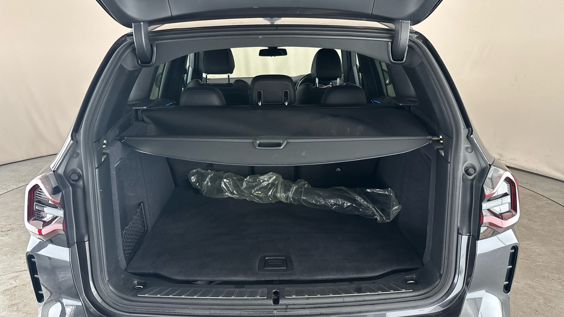 4020667 210kW M Sport 80kWh 5dr Auto