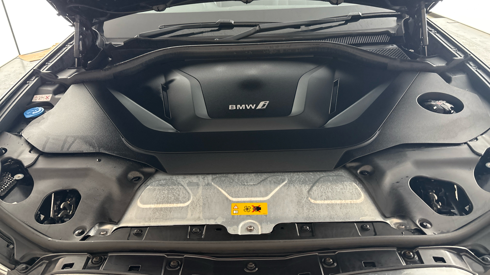 4020667 210kW M Sport 80kWh 5dr Auto