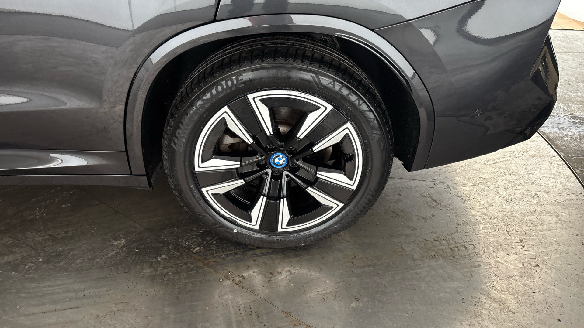 4020667 210kW M Sport 80kWh 5dr Auto