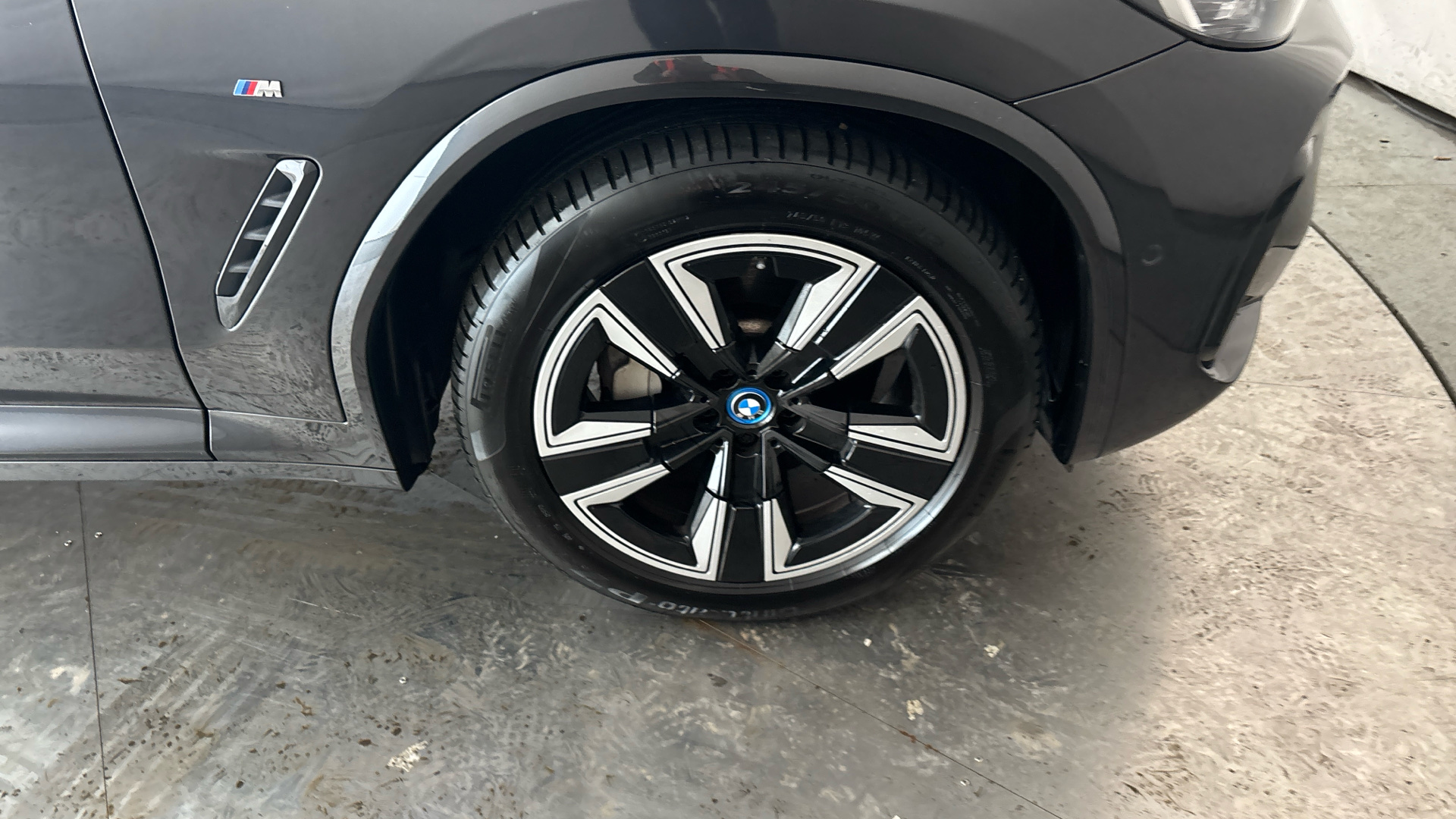 4020667 210kW M Sport 80kWh 5dr Auto