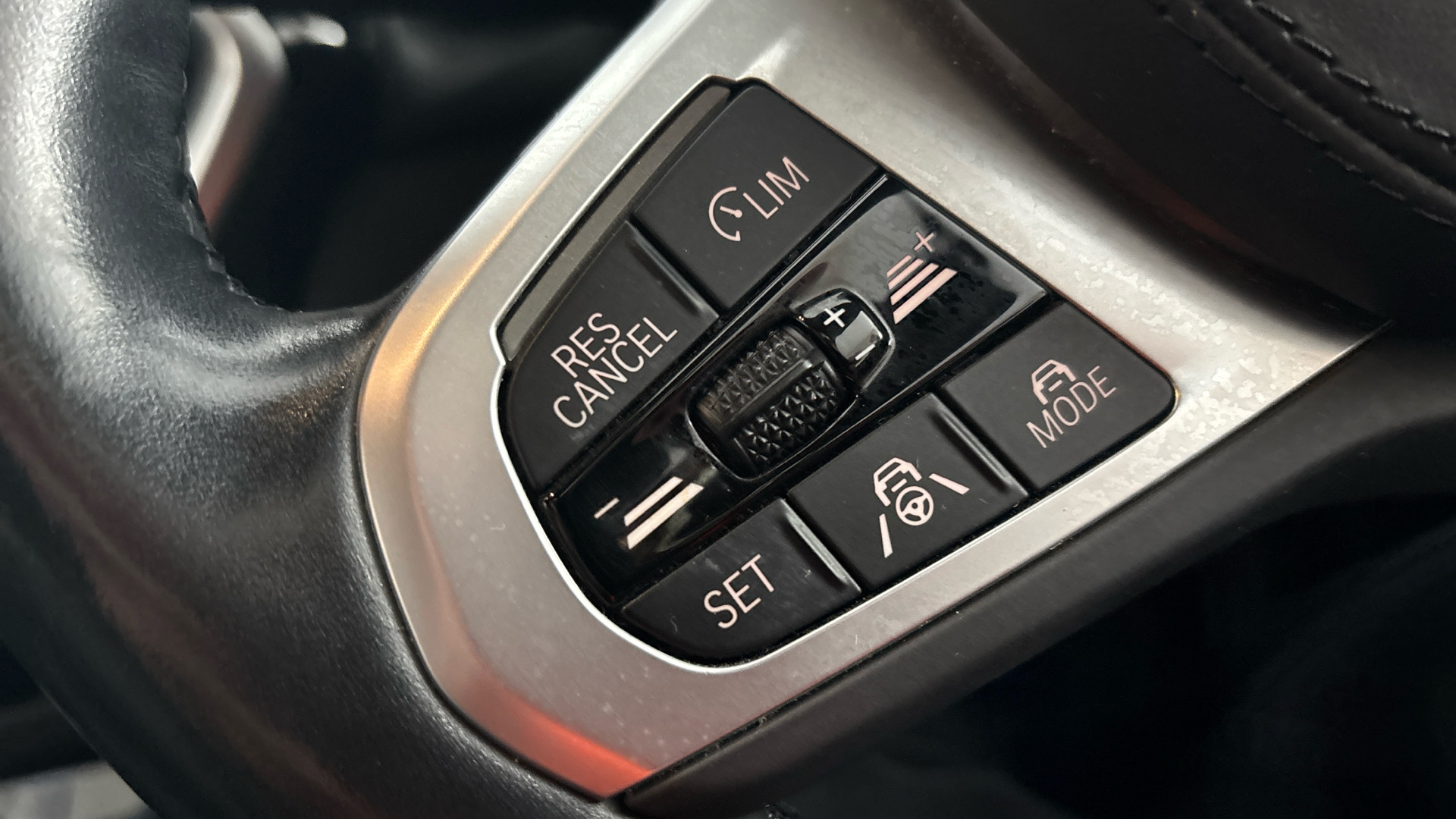 4020667 210kW M Sport 80kWh 5dr Auto