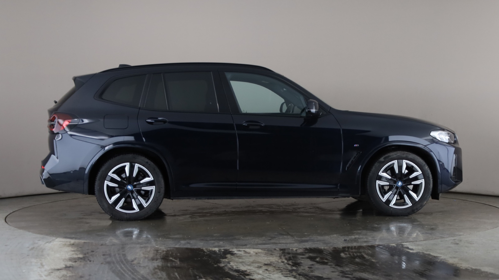 4020680 210kW M Sport 80kWh 5dr Auto