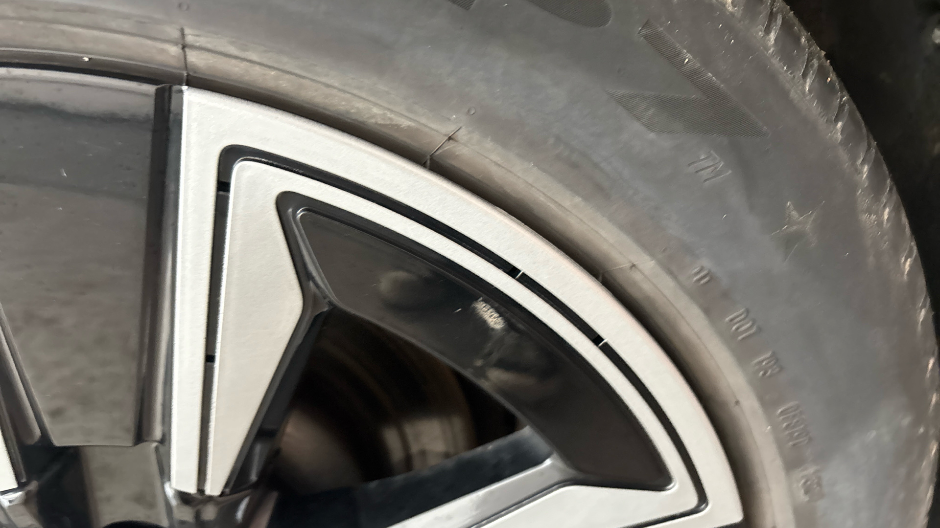 4020680 210kW M Sport 80kWh 5dr Auto