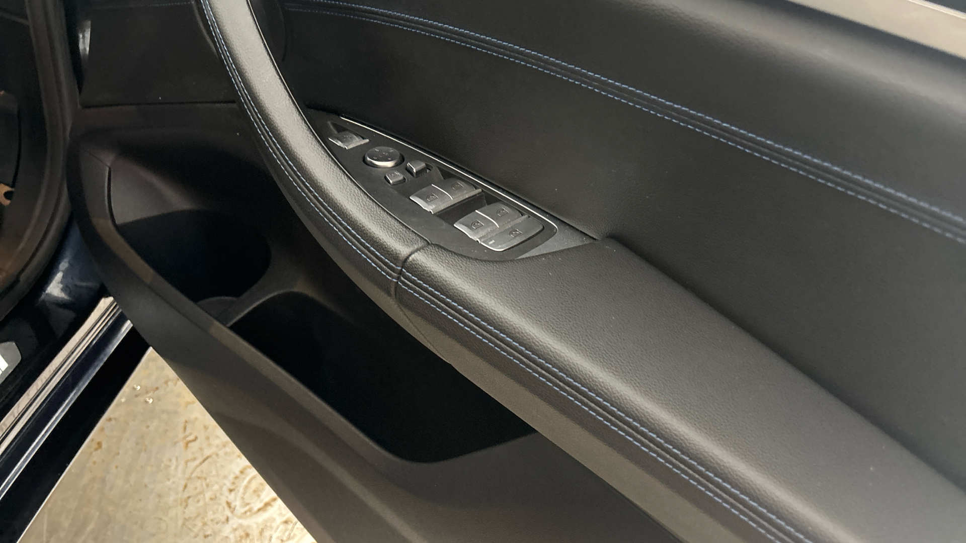 4020680 210kW M Sport 80kWh 5dr Auto