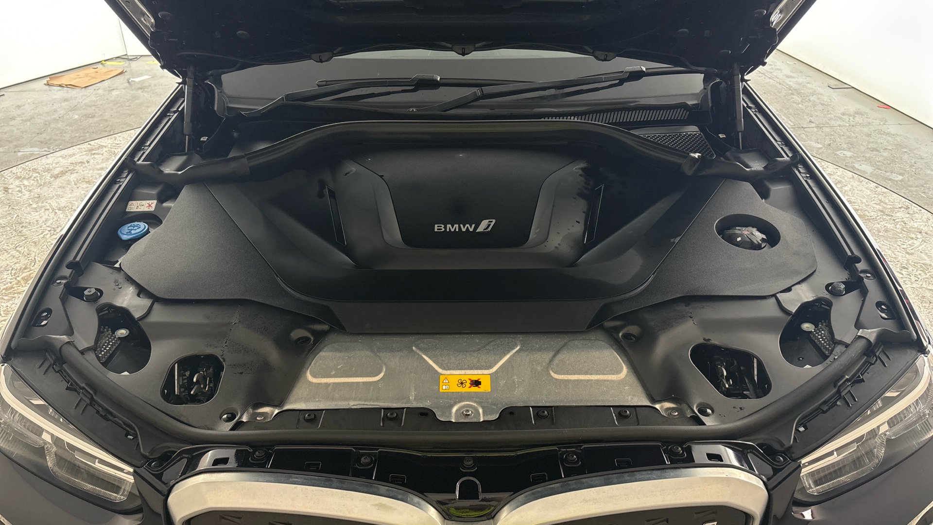 4020680 210kW M Sport 80kWh 5dr Auto