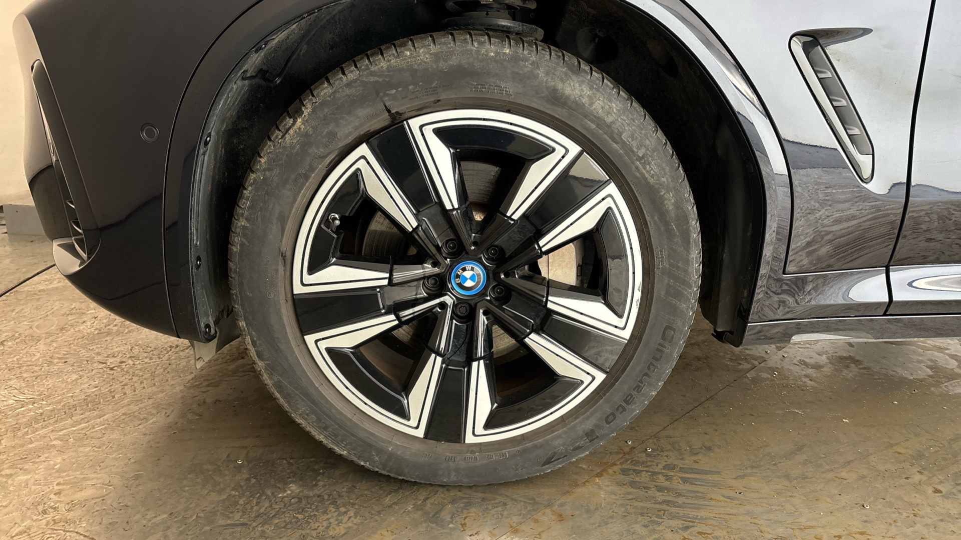 4020680 210kW M Sport 80kWh 5dr Auto