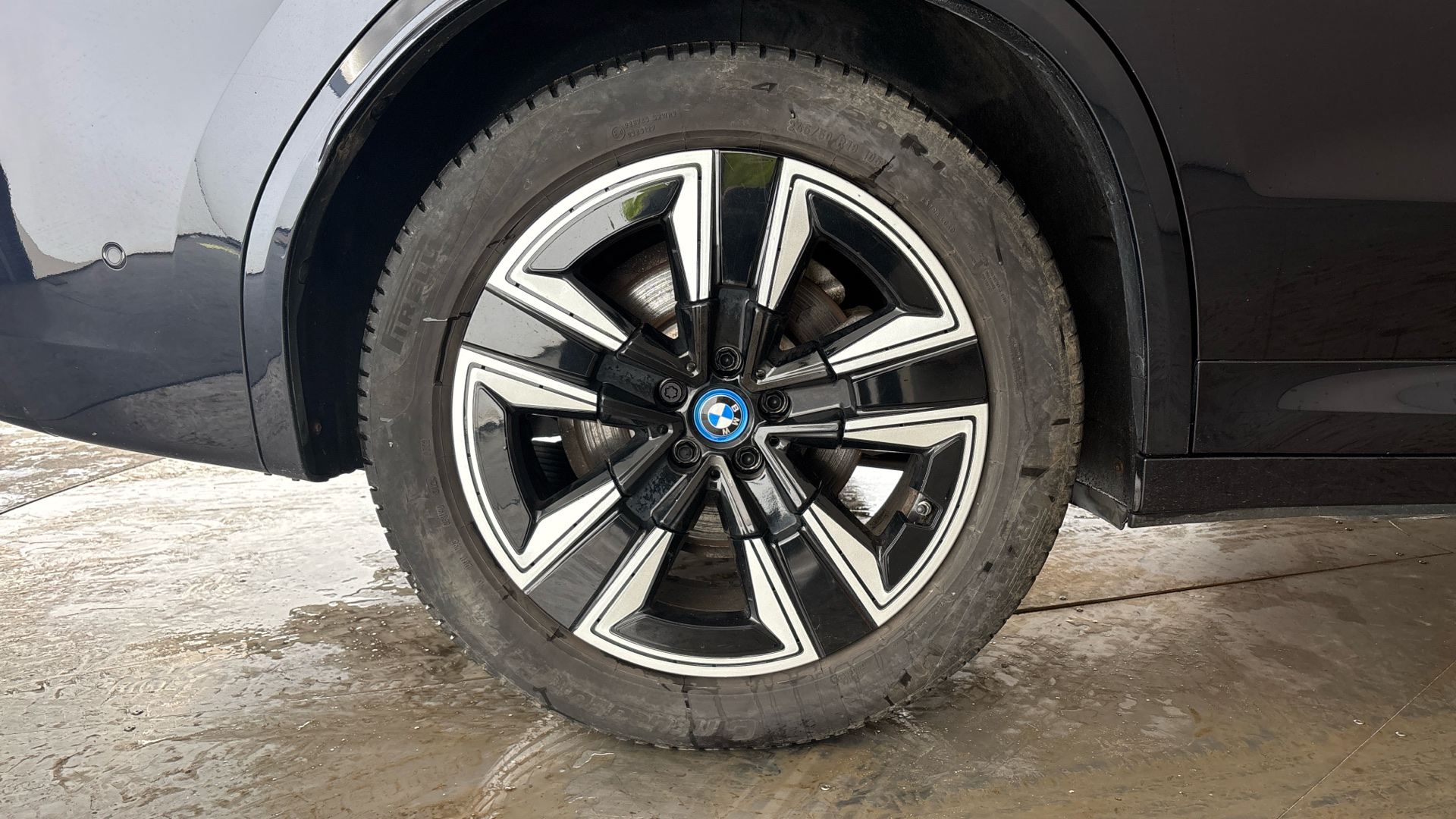 4020680 210kW M Sport 80kWh 5dr Auto