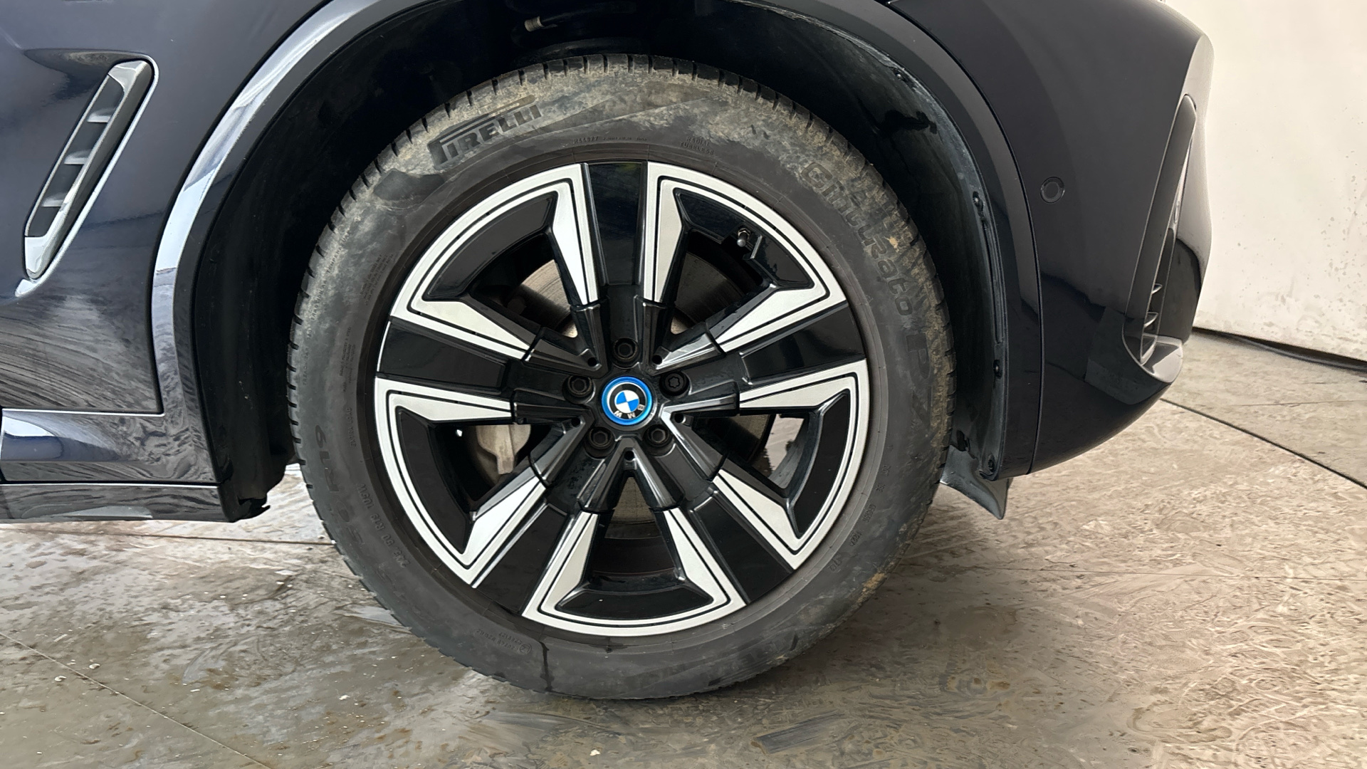 4020680 210kW M Sport 80kWh 5dr Auto