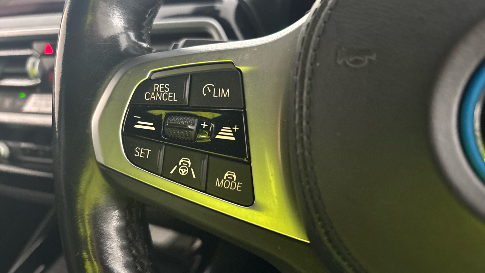 4020680 210kW M Sport 80kWh 5dr Auto