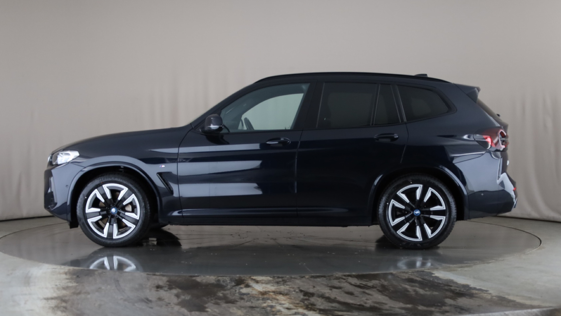 4020995 210kW M Sport 80kWh 5dr Auto