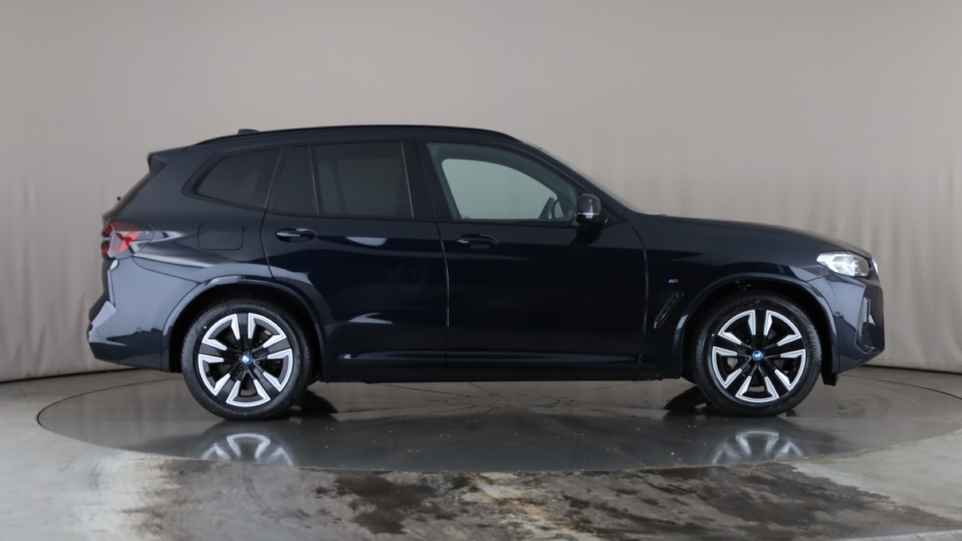 4020995 210kW M Sport 80kWh 5dr Auto