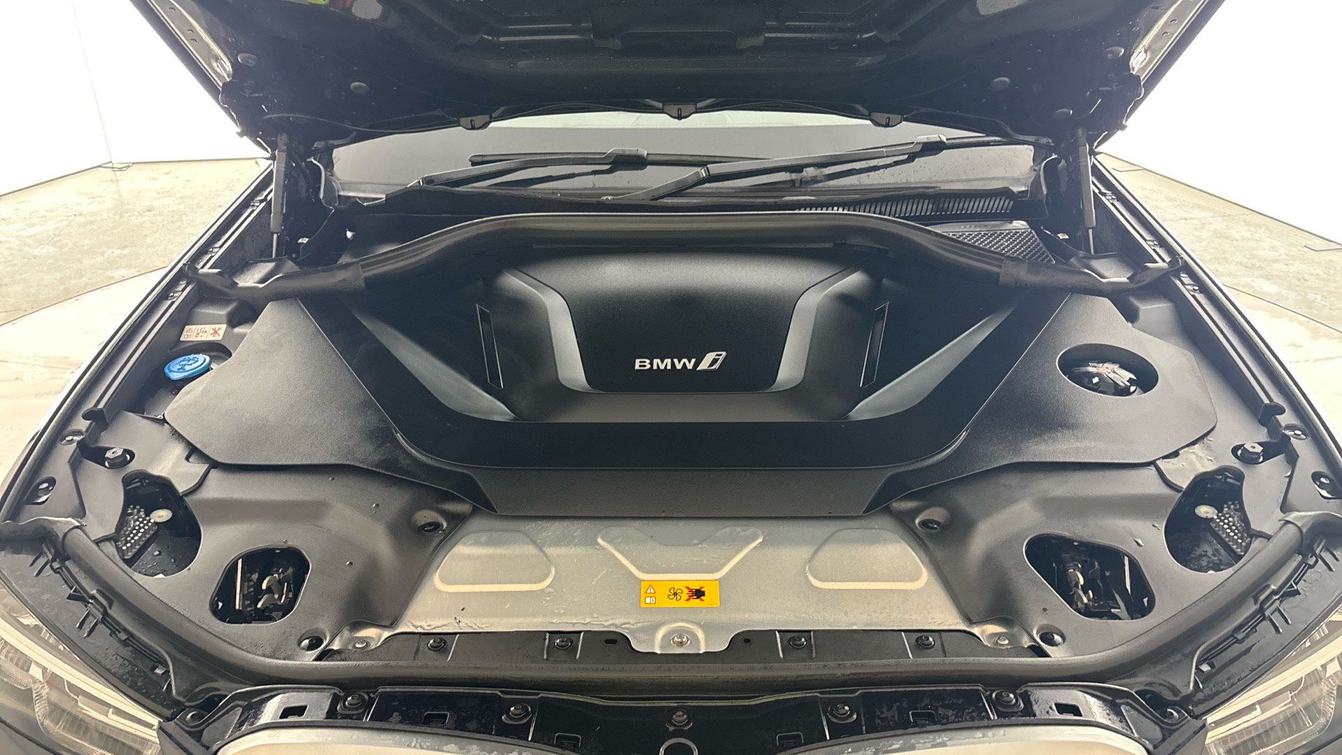 4020995 210kW M Sport 80kWh 5dr Auto