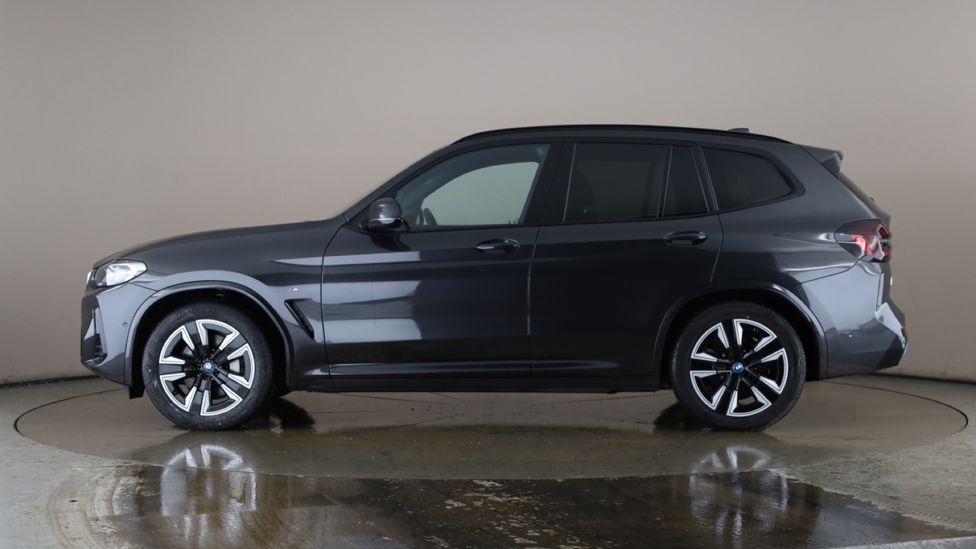 4020883 210kW M Sport 80kWh 5dr Auto