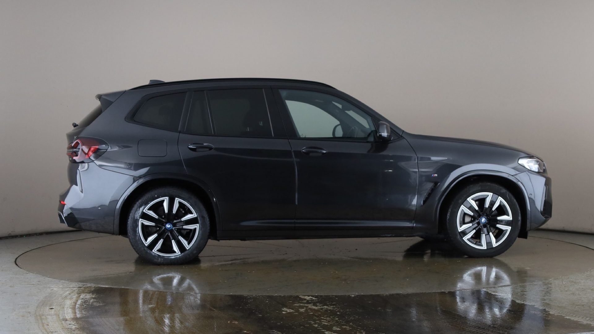 4020883 210kW M Sport 80kWh 5dr Auto