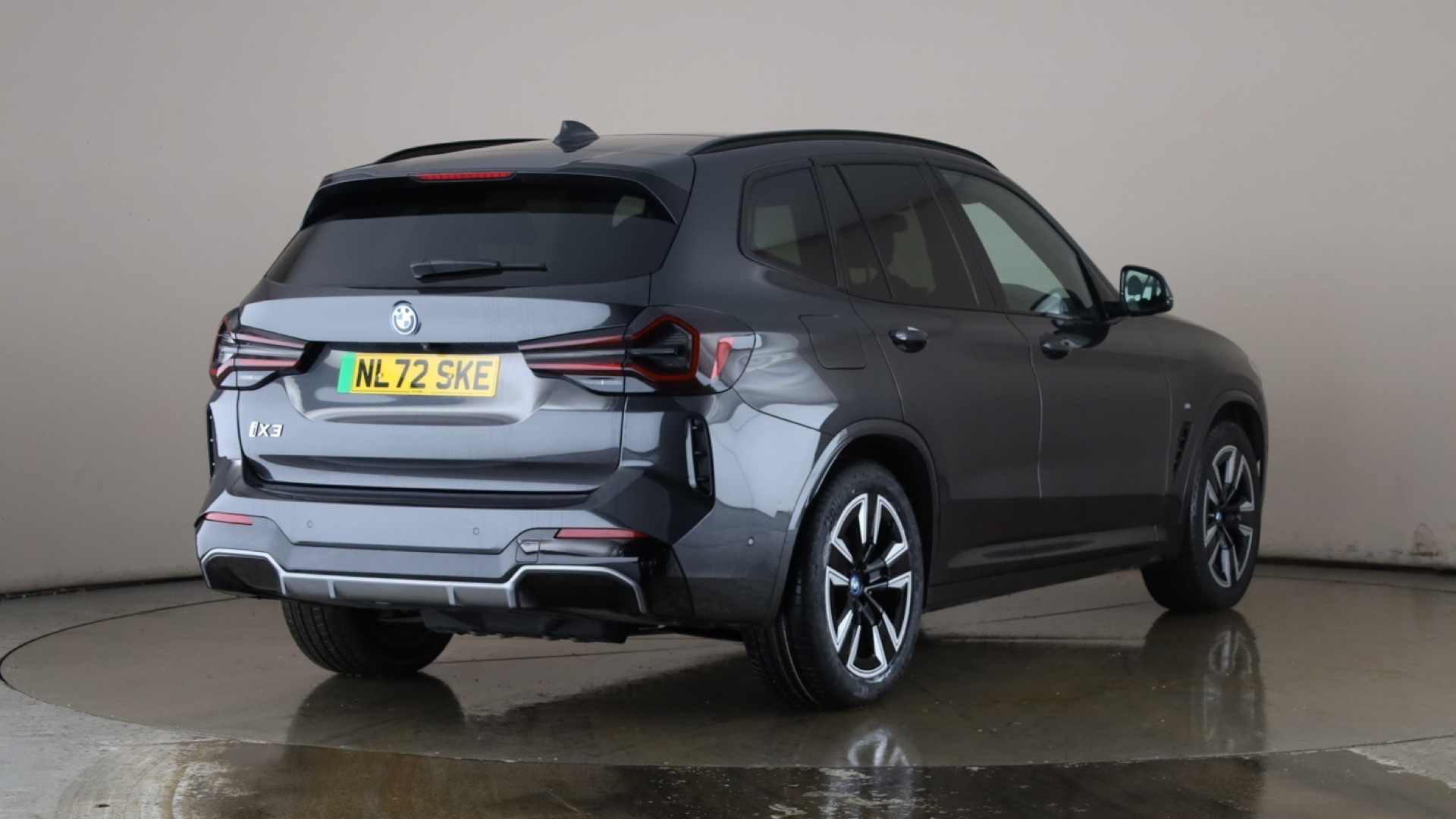 4020883 210kW M Sport 80kWh 5dr Auto