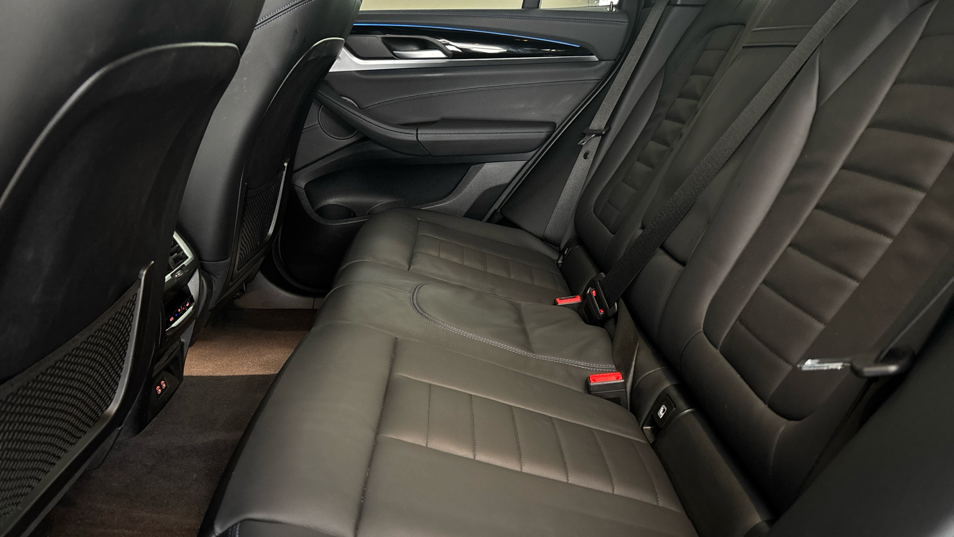 4020883 210kW M Sport 80kWh 5dr Auto