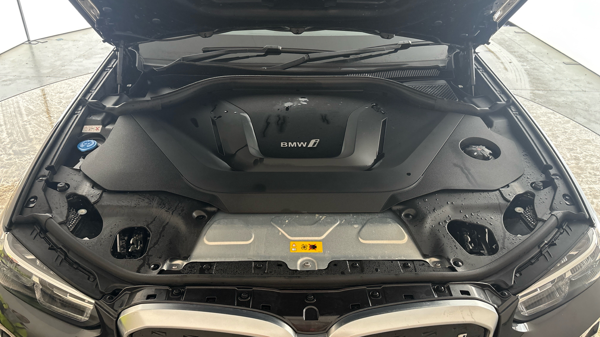 4020883 210kW M Sport 80kWh 5dr Auto