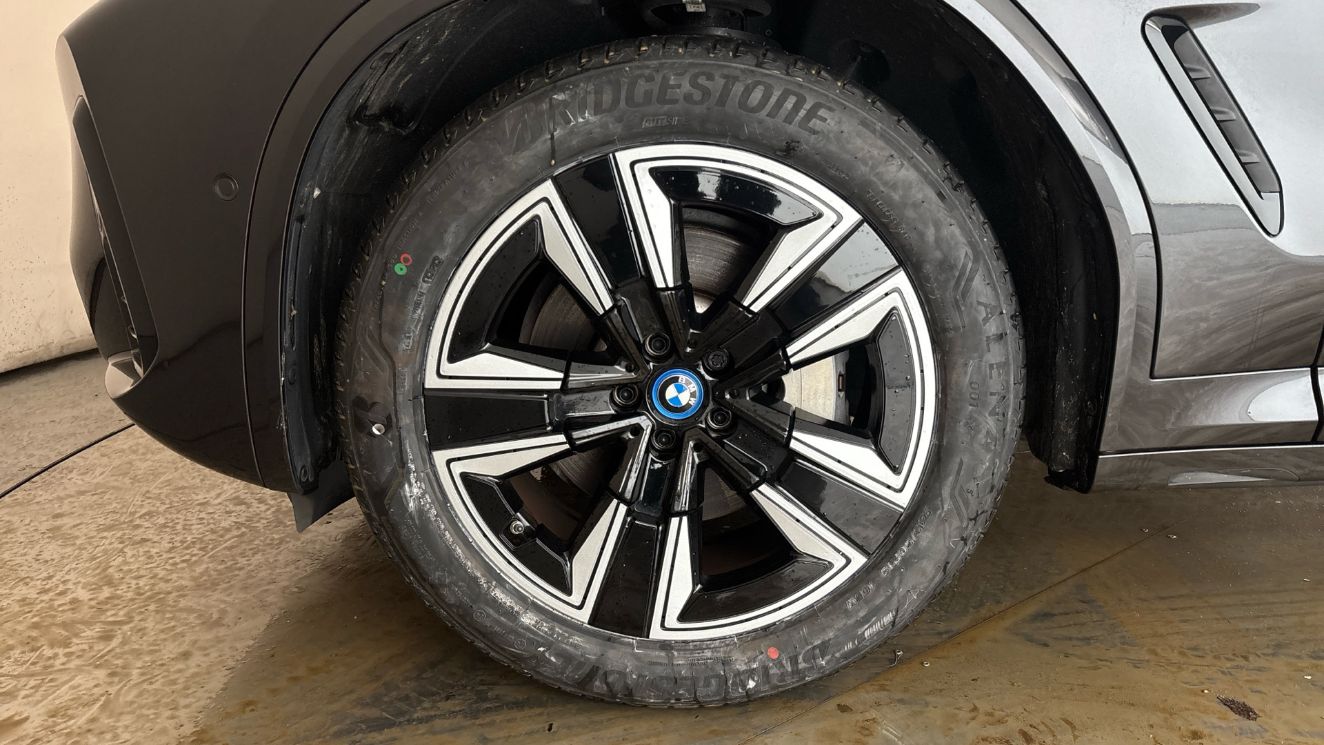 4020883 210kW M Sport 80kWh 5dr Auto