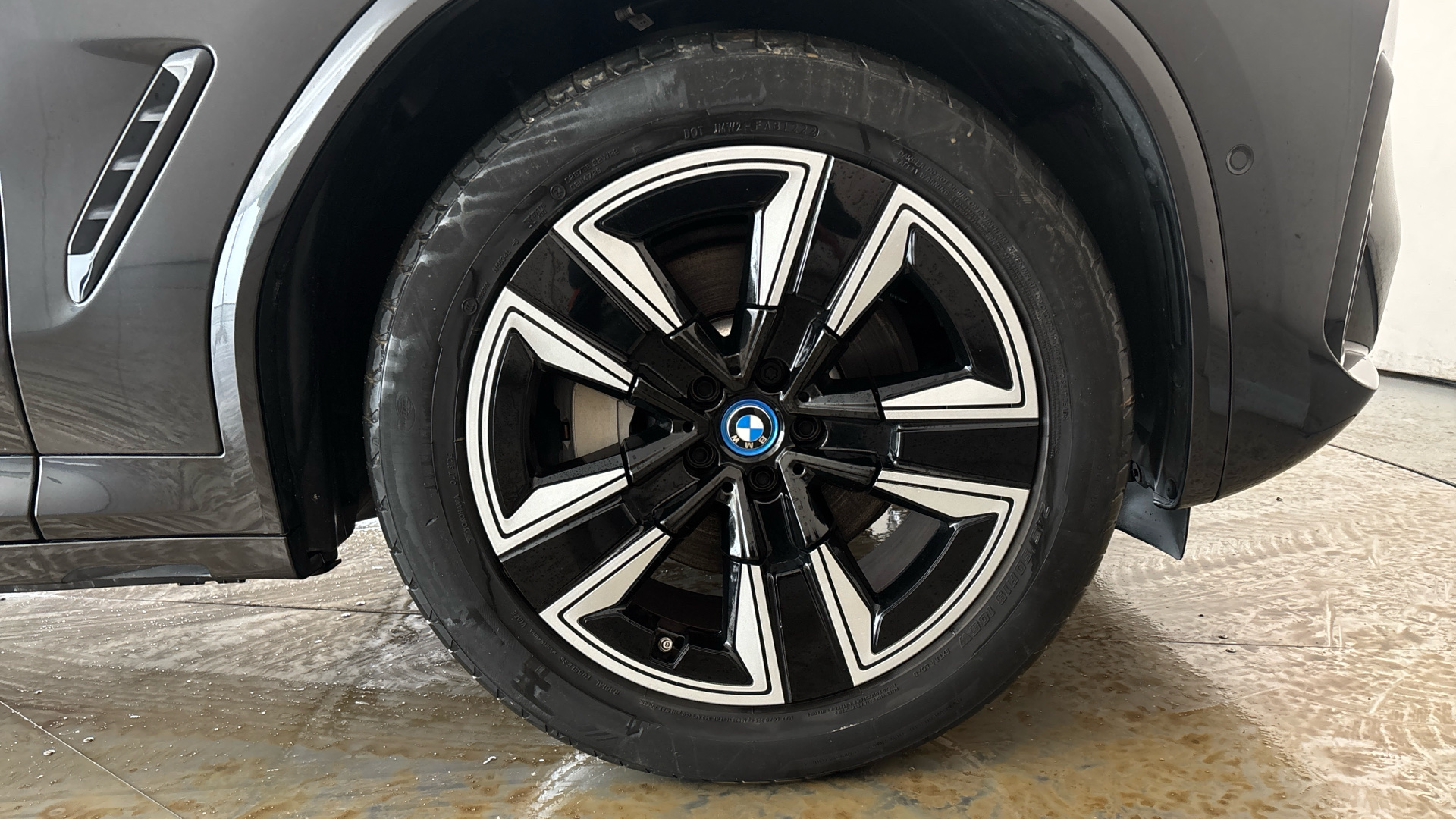 4020883 210kW M Sport 80kWh 5dr Auto