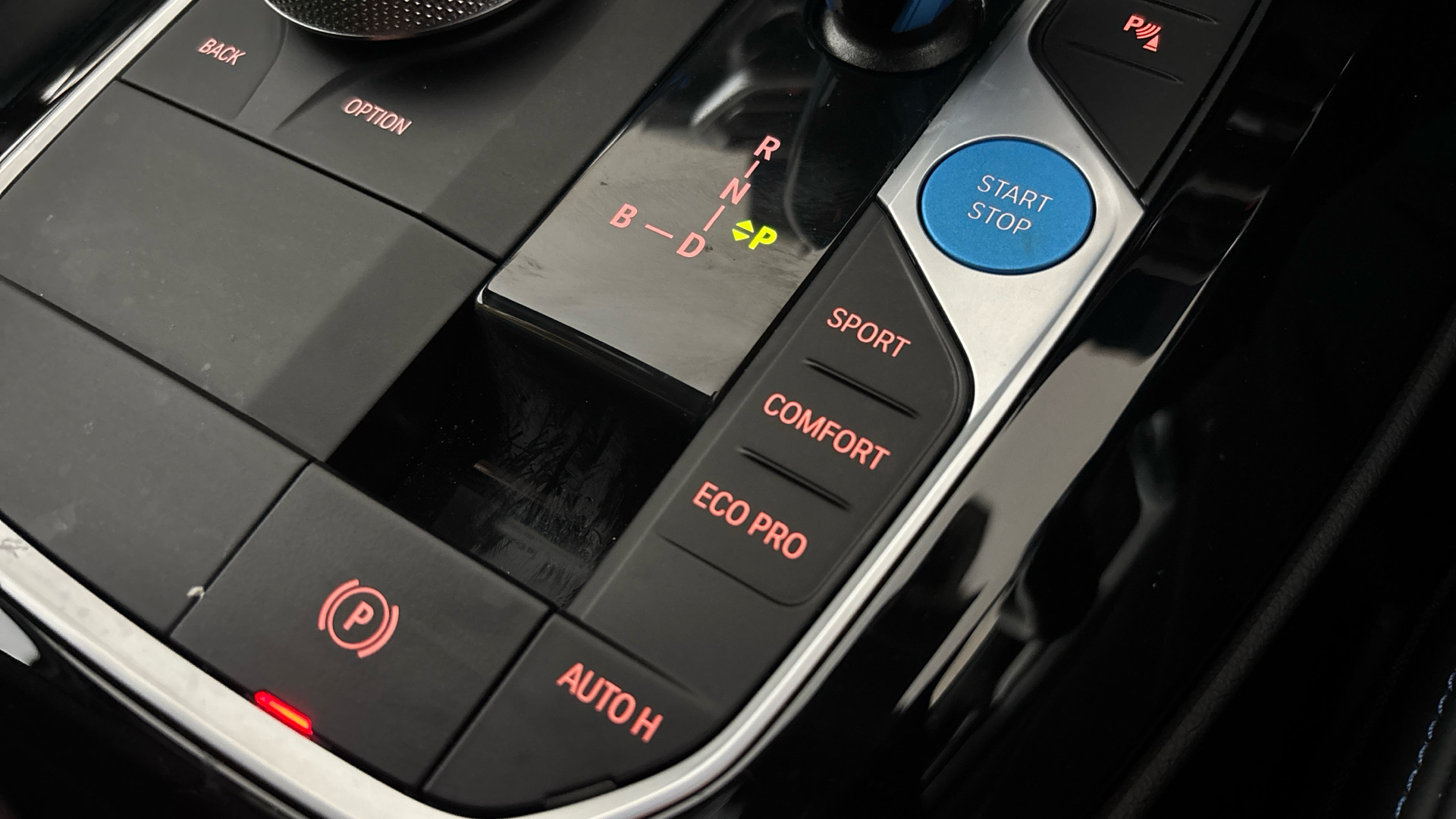 4020883 210kW M Sport 80kWh 5dr Auto