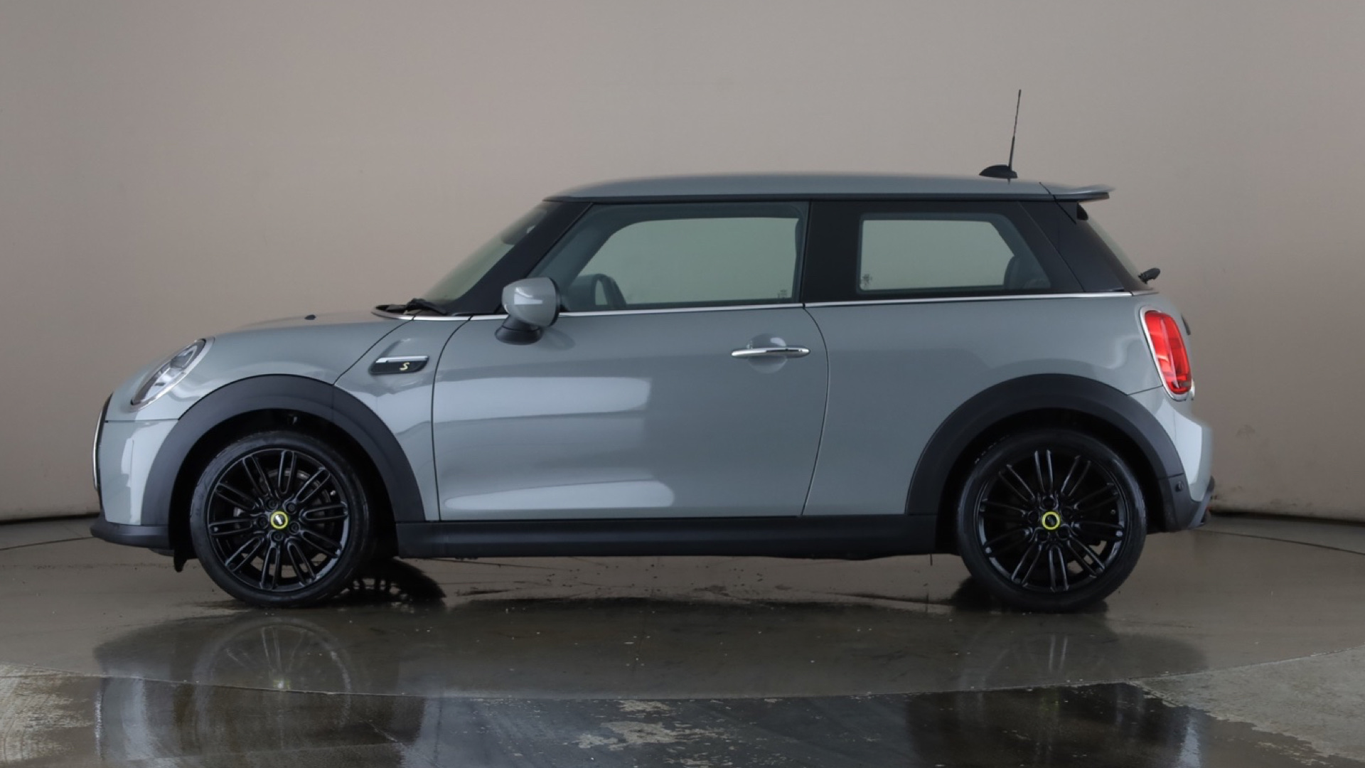 4020800 135kW Cooper S Level 2 33kWh 3dr Auto