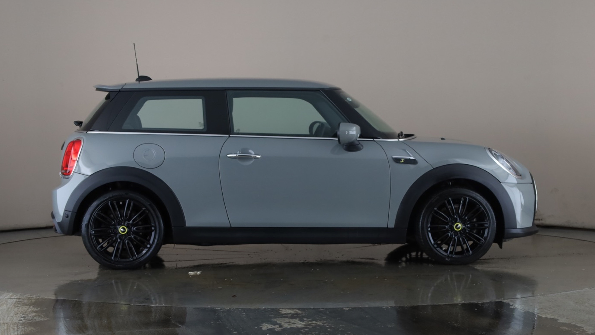 4020800 135kW Cooper S Level 2 33kWh 3dr Auto