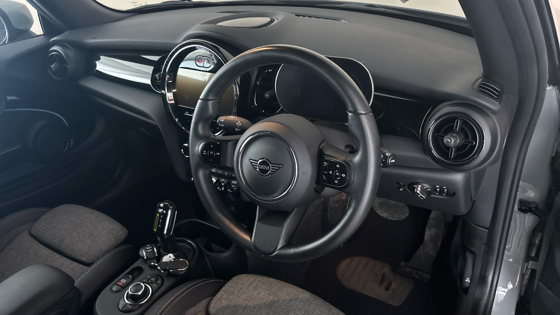 4020800 135kW Cooper S Level 2 33kWh 3dr Auto