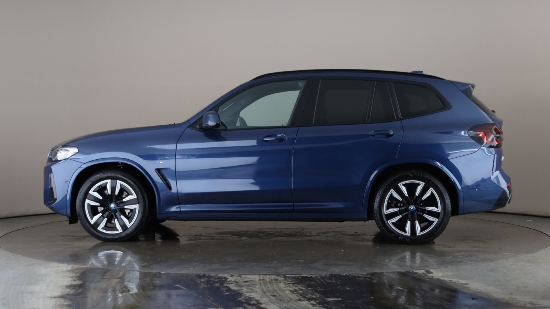 4020630 210kW M Sport 80kWh 5dr Auto