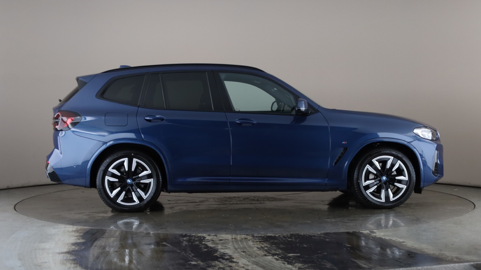 4020630 210kW M Sport 80kWh 5dr Auto