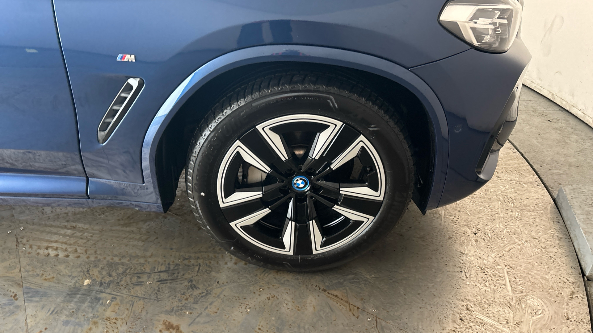 4020630 210kW M Sport 80kWh 5dr Auto