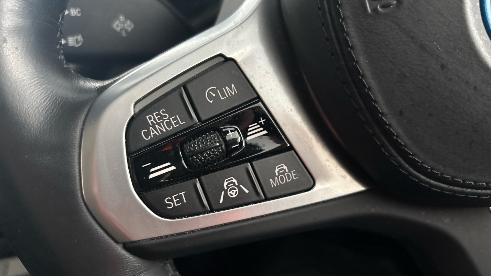 4020630 210kW M Sport 80kWh 5dr Auto