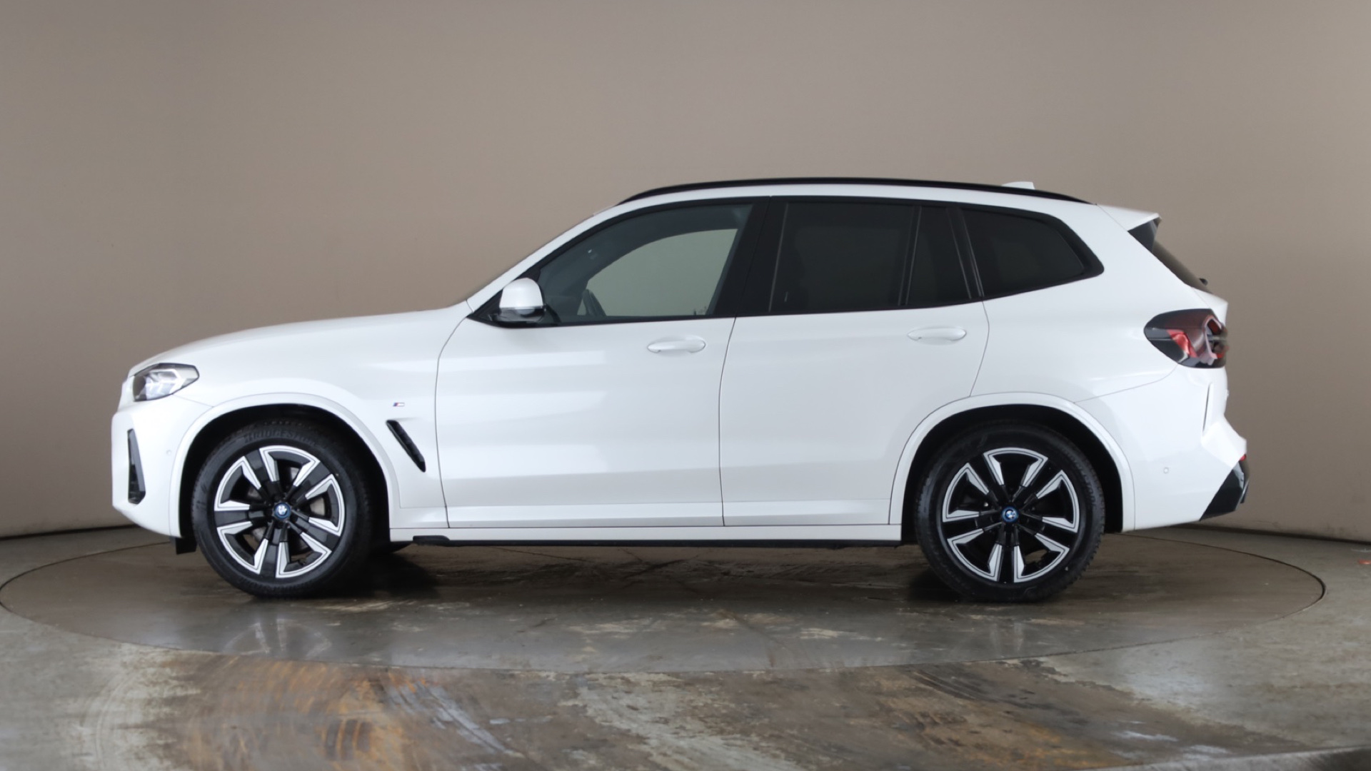 4020698 210kW M Sport 80kWh 5dr Auto