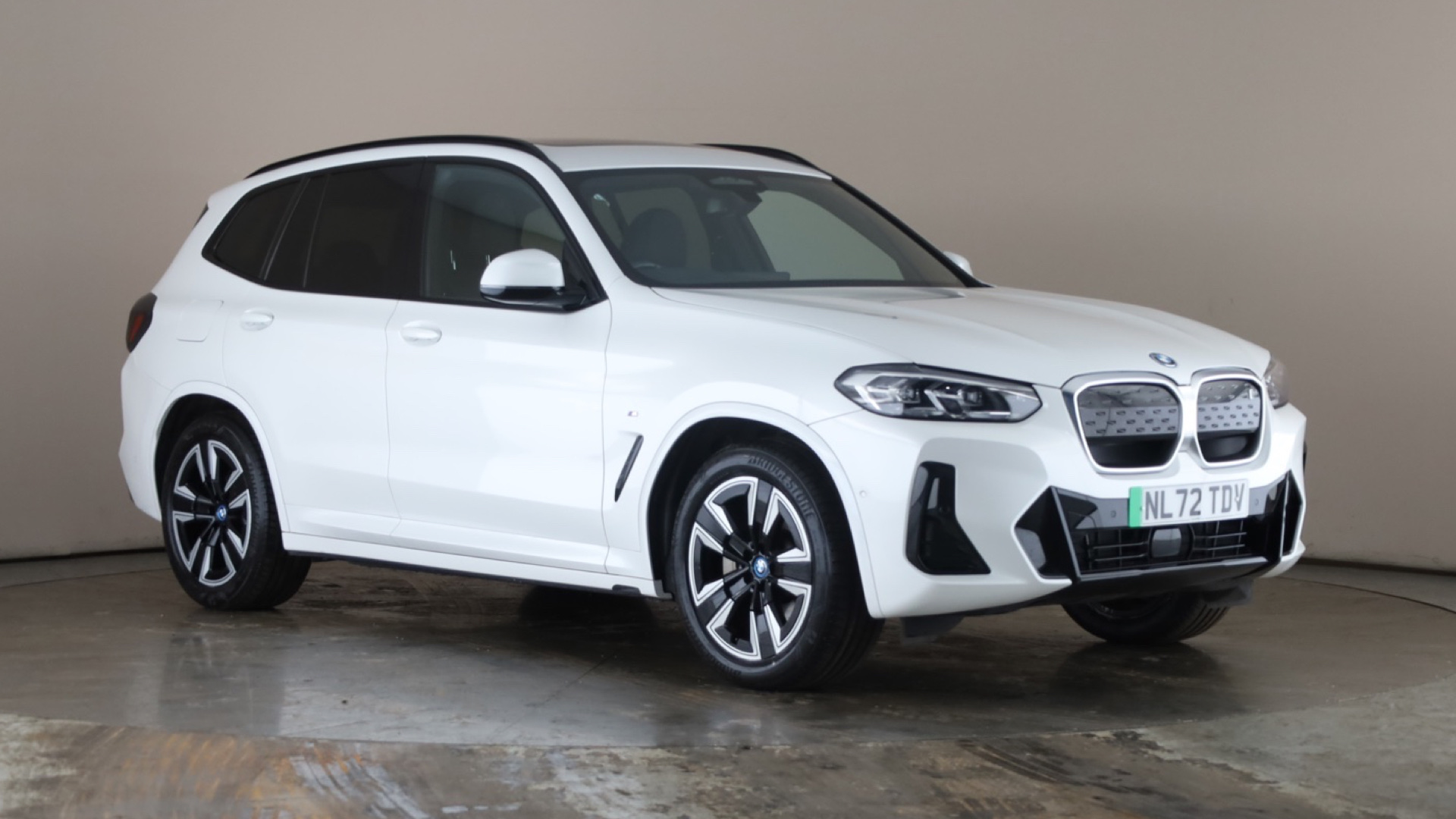 4020698 210kW M Sport 80kWh 5dr Auto