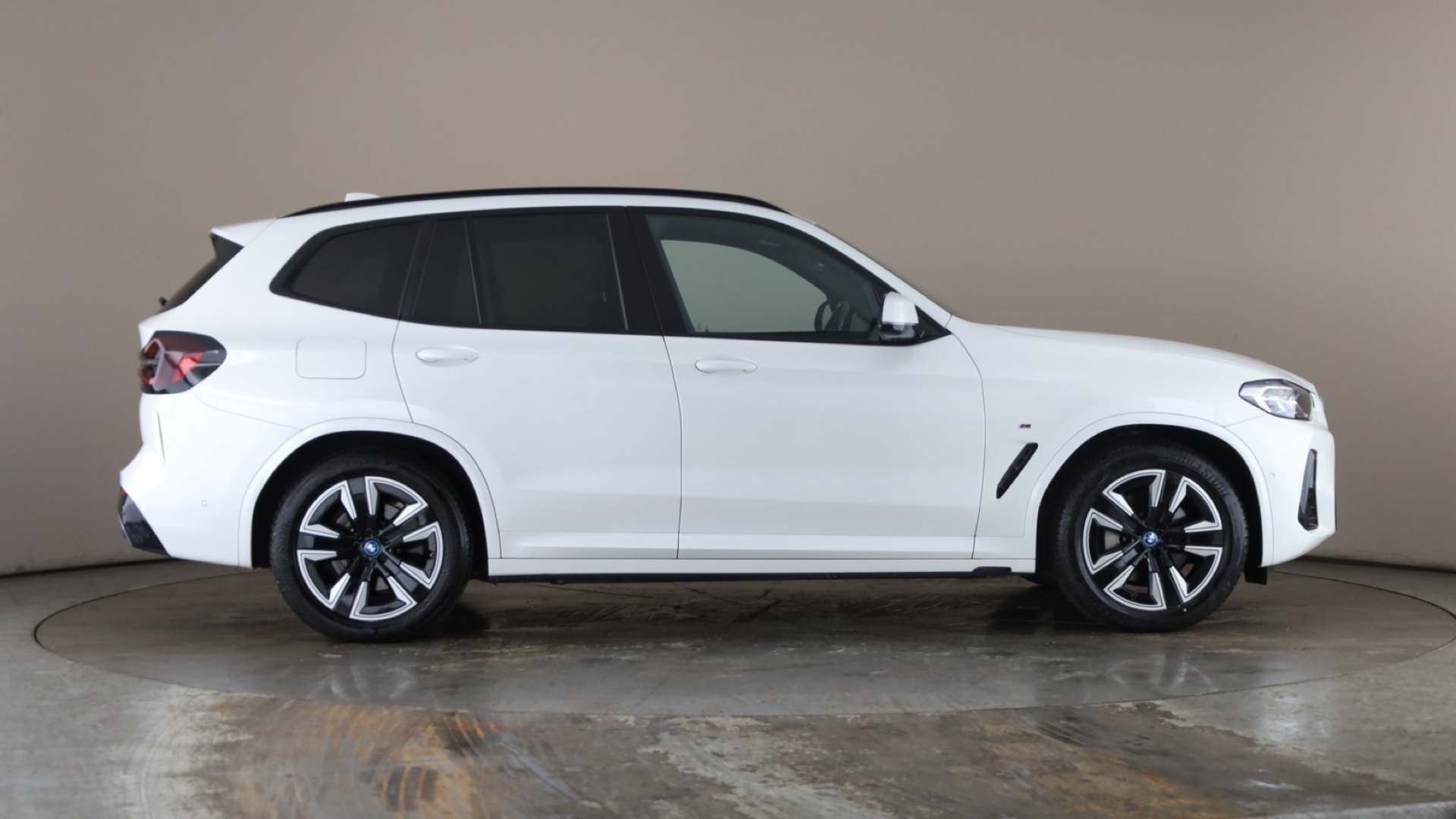 4020698 210kW M Sport 80kWh 5dr Auto