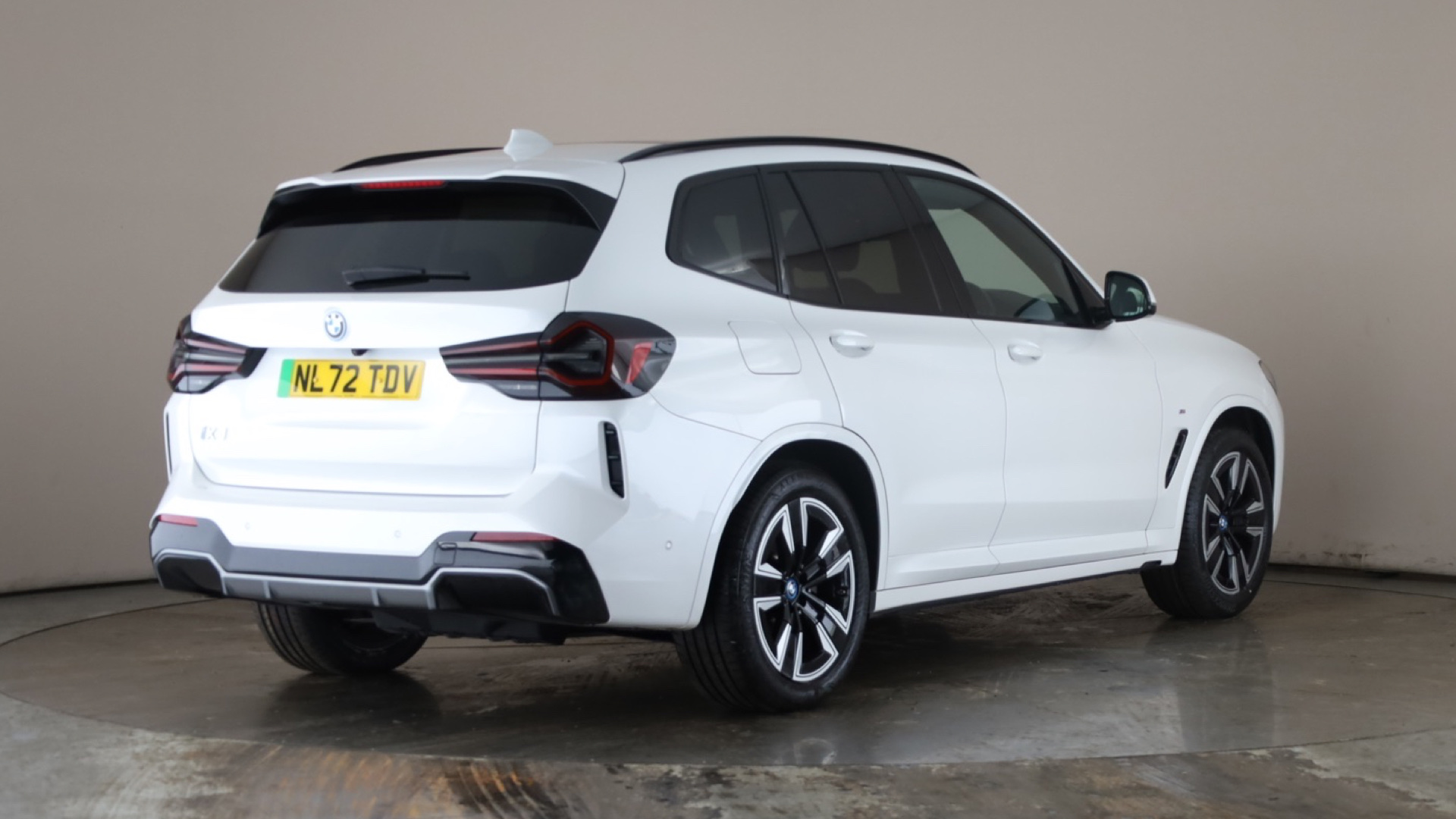 4020698 210kW M Sport 80kWh 5dr Auto