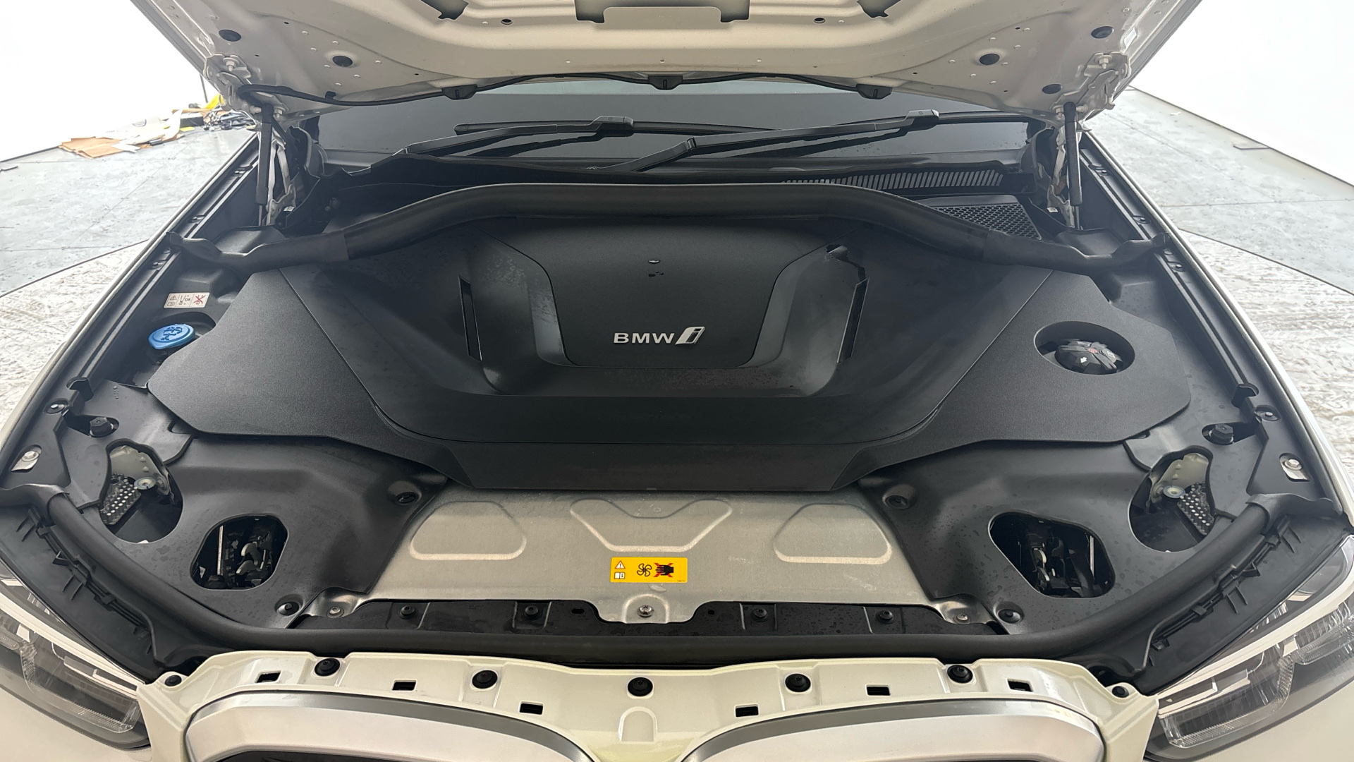 4020698 210kW M Sport 80kWh 5dr Auto