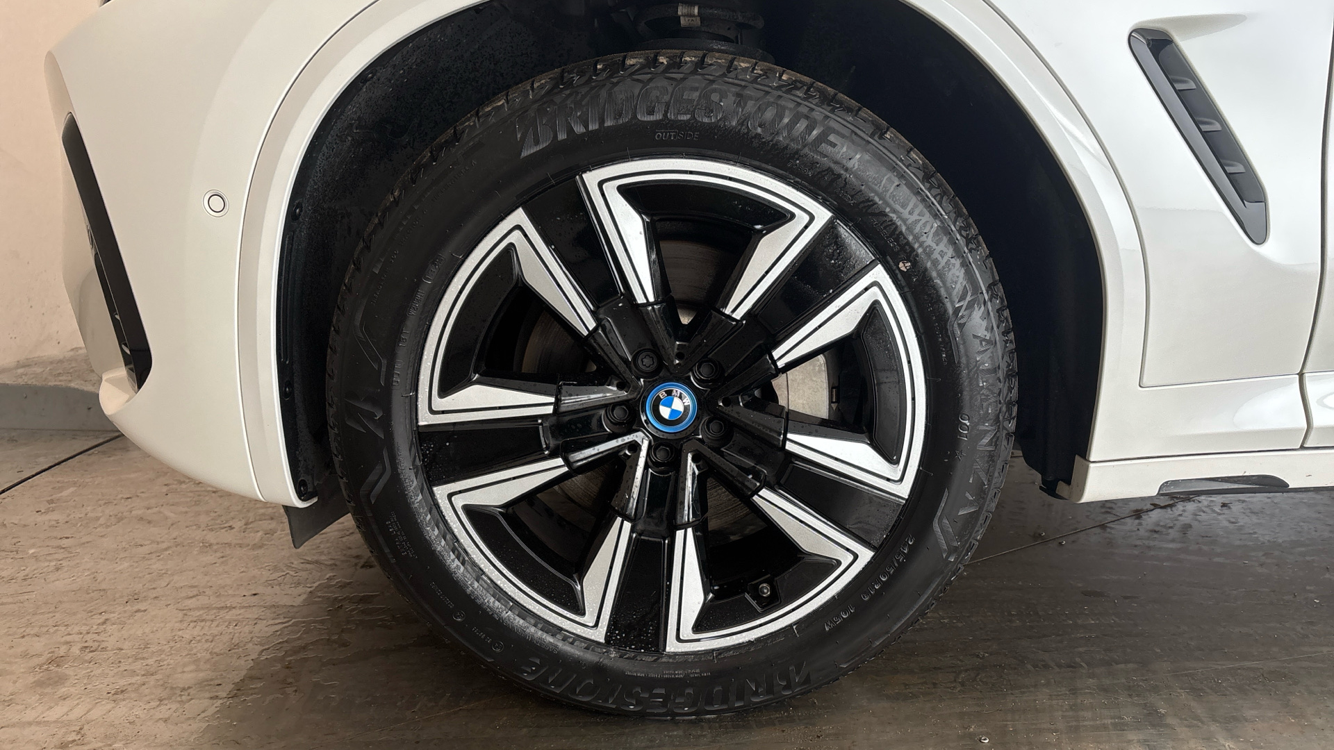 4020698 210kW M Sport 80kWh 5dr Auto