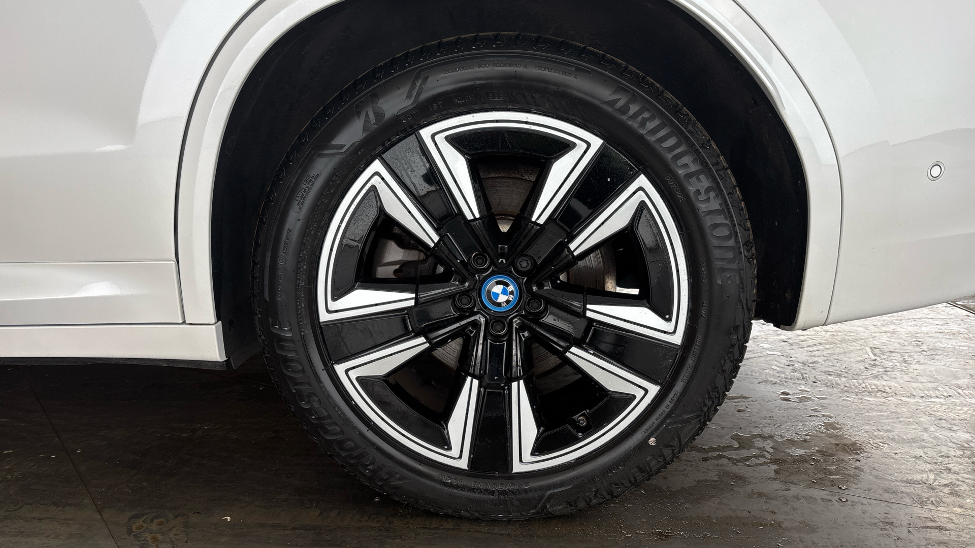 4020698 210kW M Sport 80kWh 5dr Auto