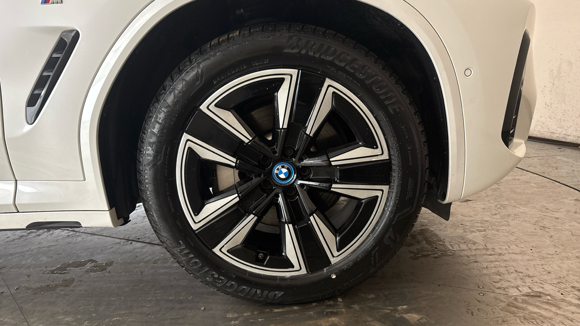 4020698 210kW M Sport 80kWh 5dr Auto