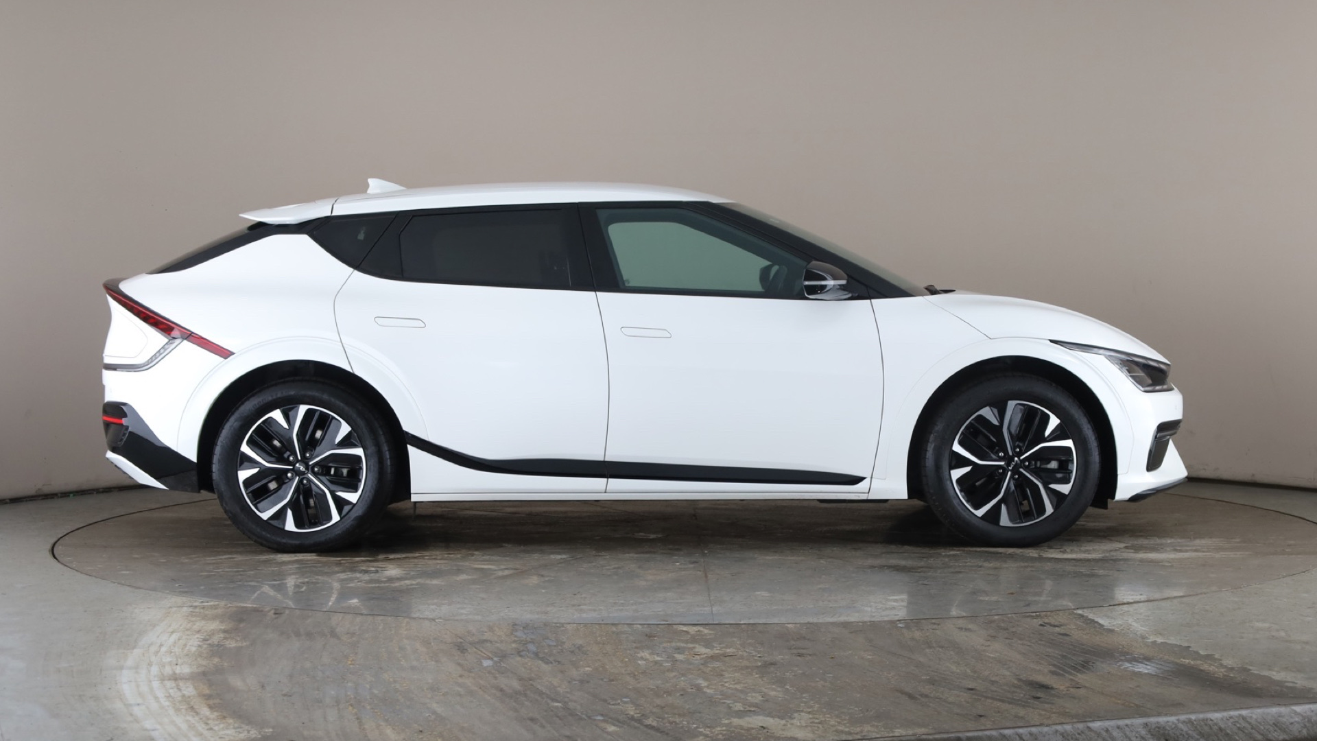 4020838 166kW GT Line 77.4kWh 5dr Auto