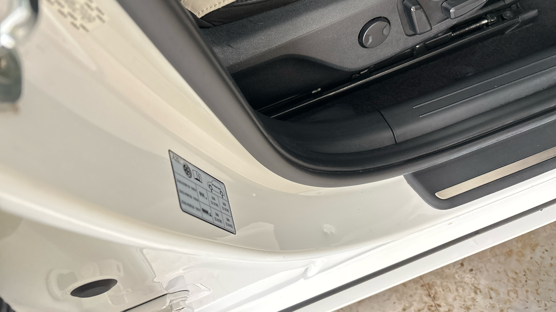 4020838 166kW GT Line 77.4kWh 5dr Auto