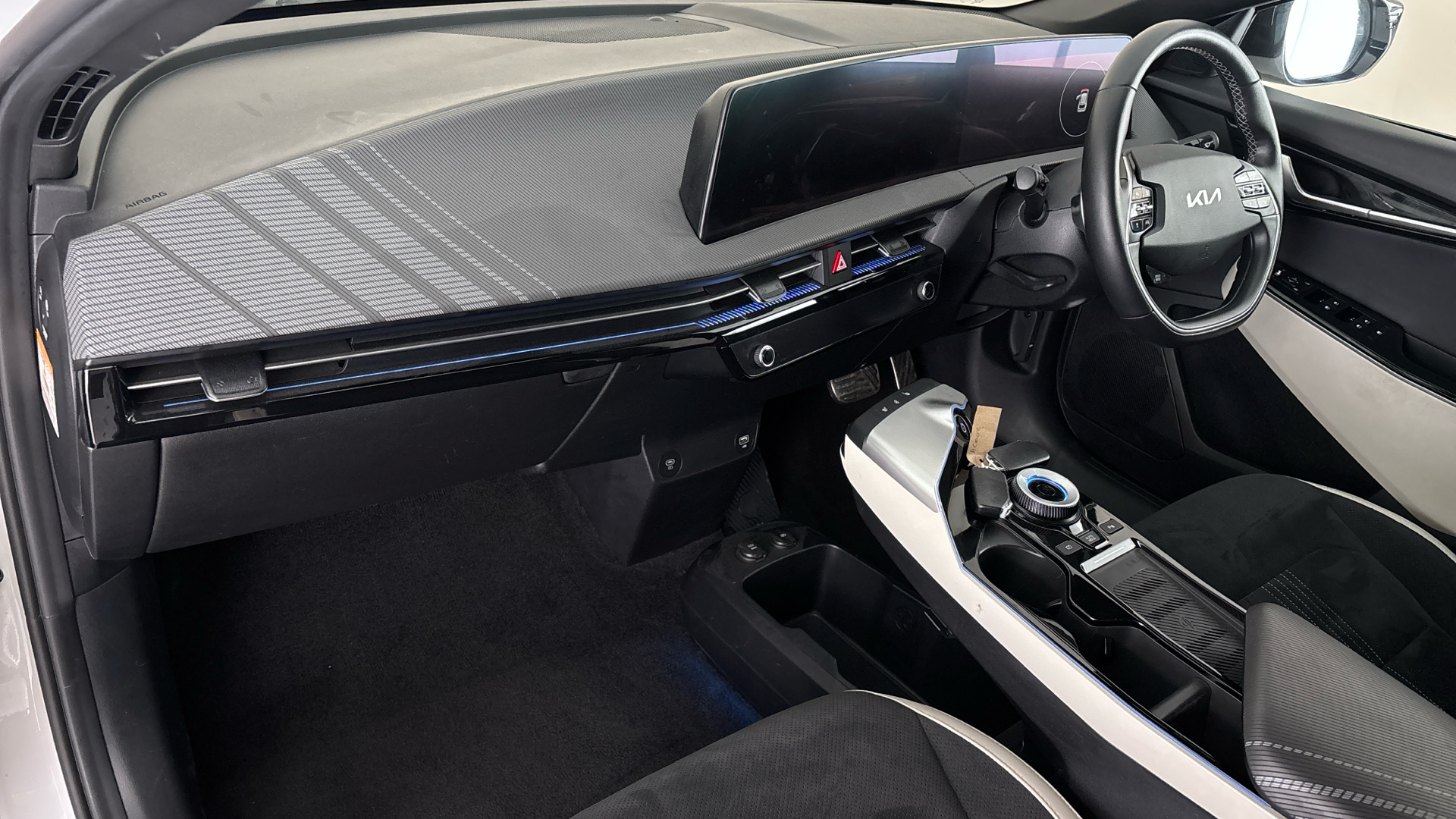 4020838 166kW GT Line 77.4kWh 5dr Auto