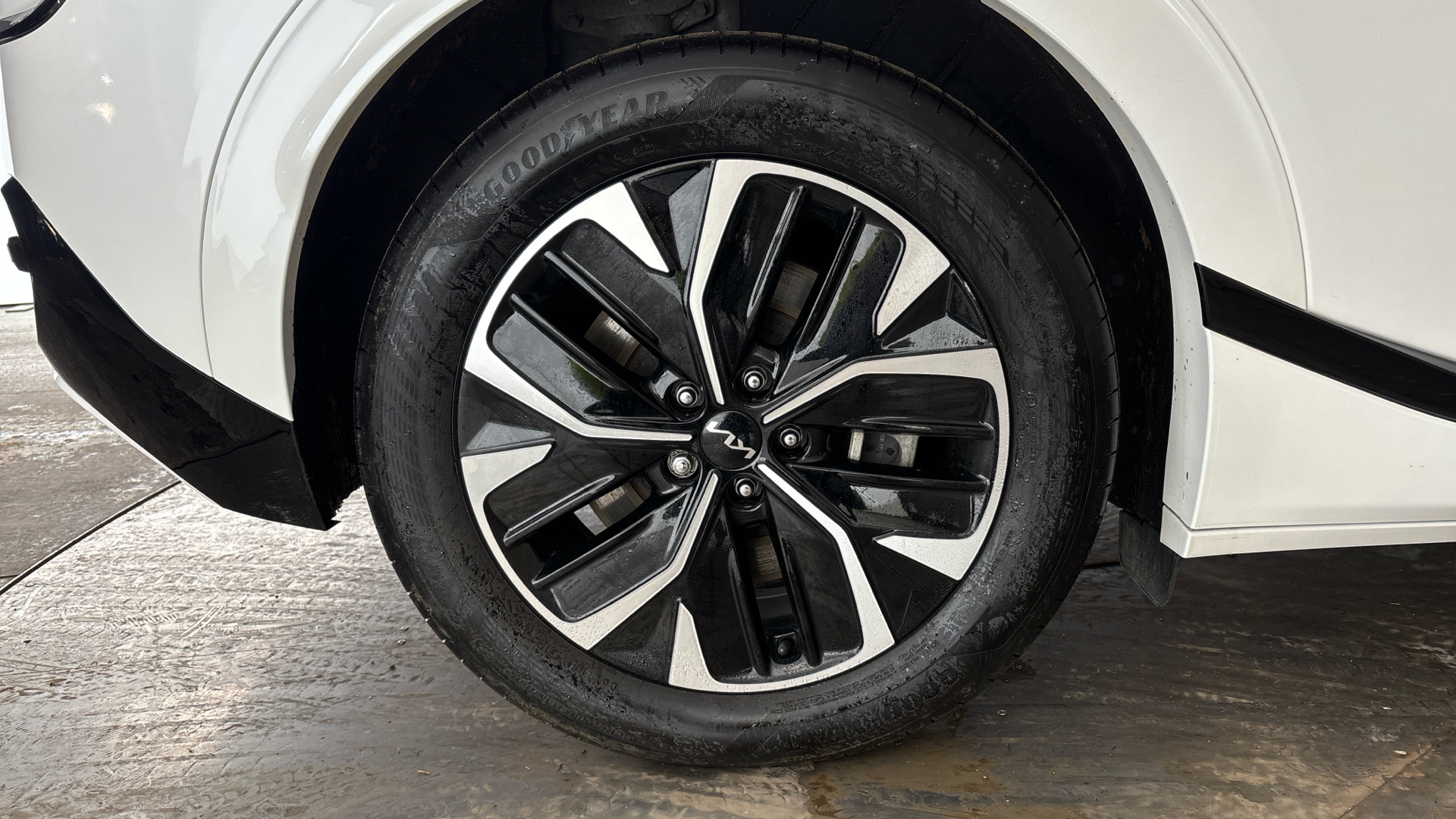 4020838 166kW GT Line 77.4kWh 5dr Auto