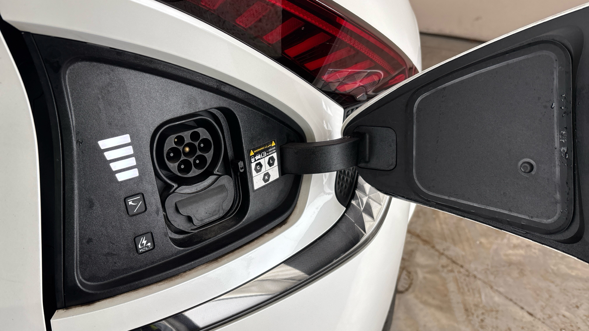 4020838 166kW GT Line 77.4kWh 5dr Auto