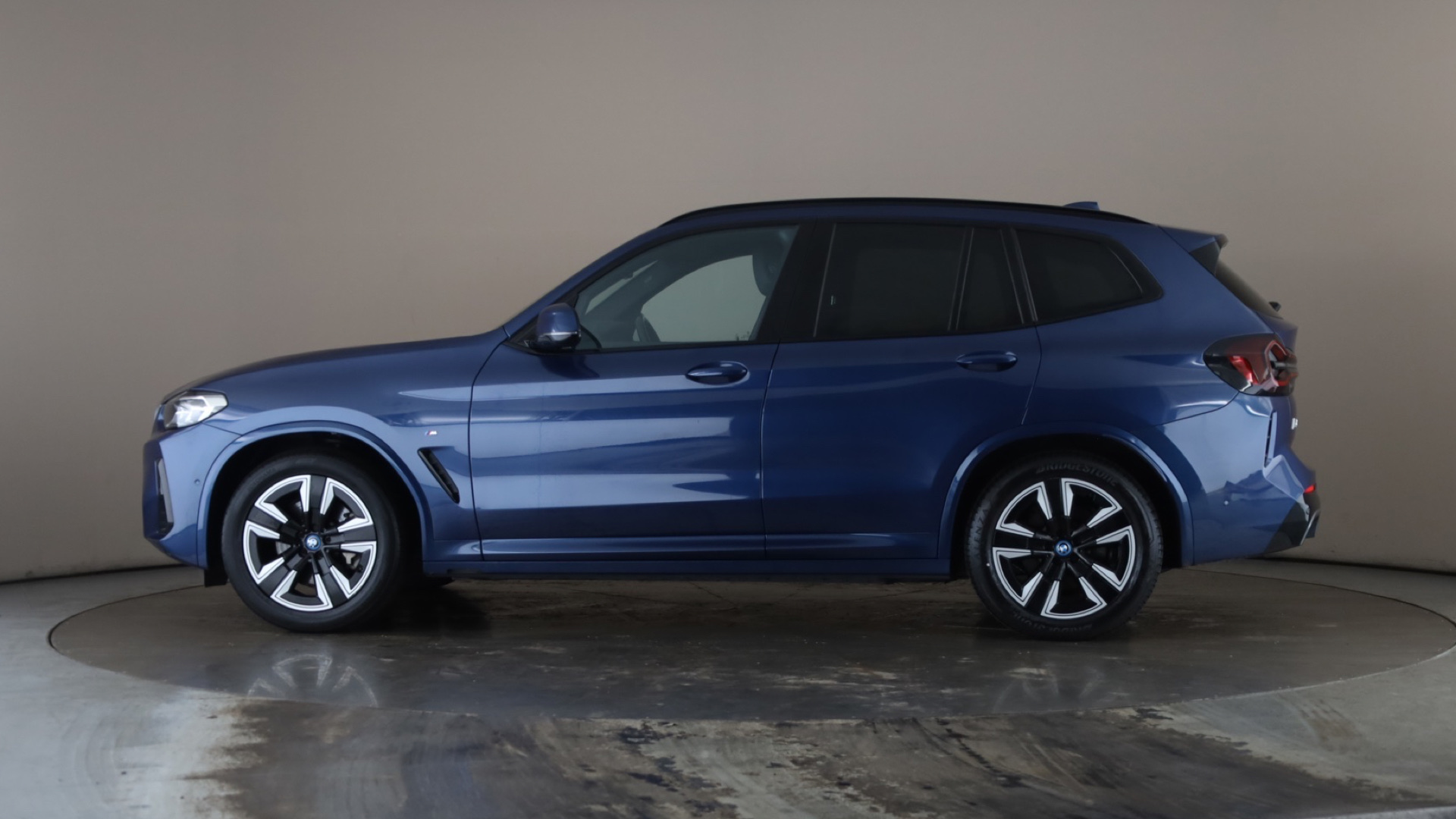 4020638 210kW M Sport 80kWh 5dr Auto