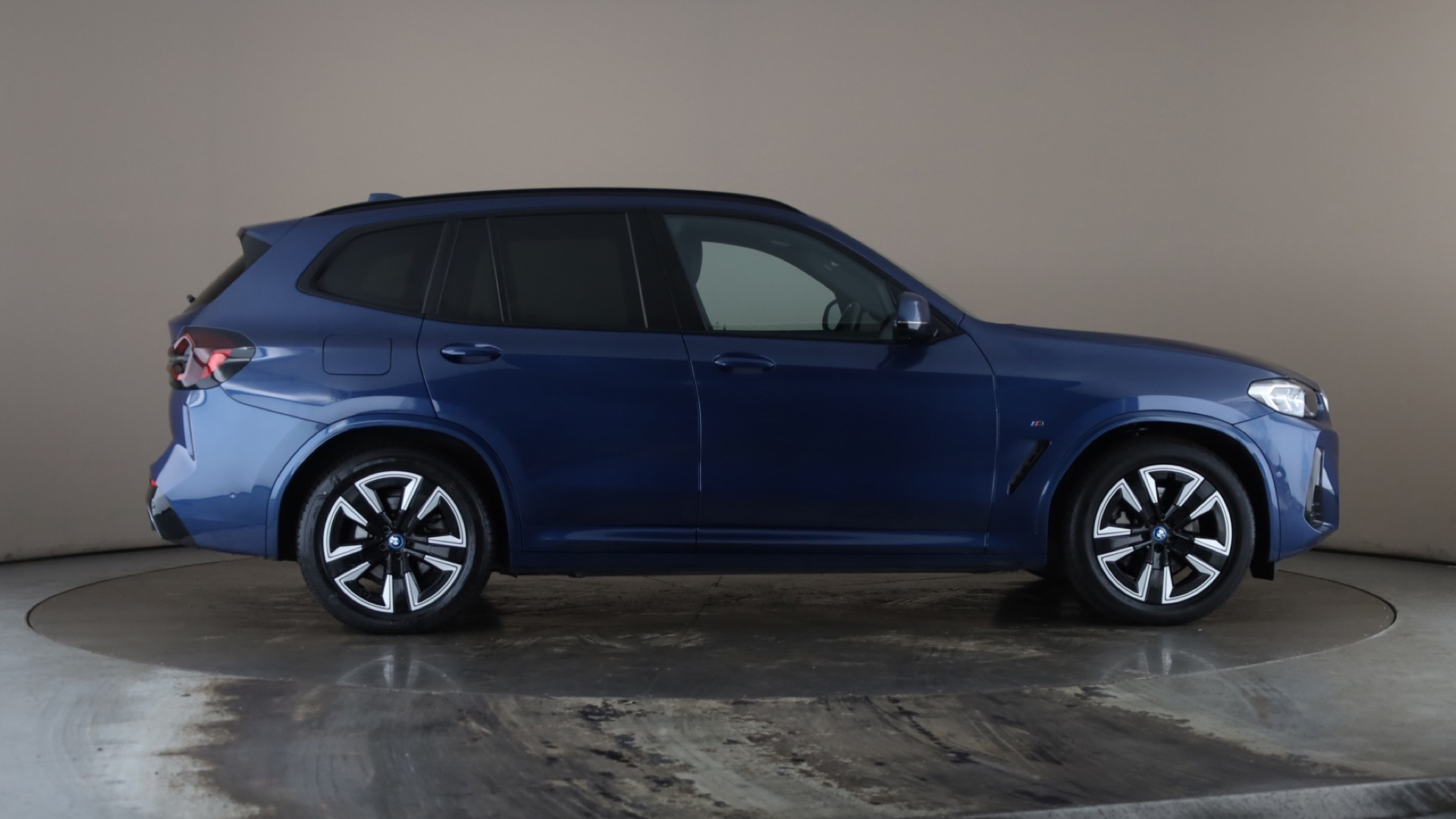 4020638 210kW M Sport 80kWh 5dr Auto