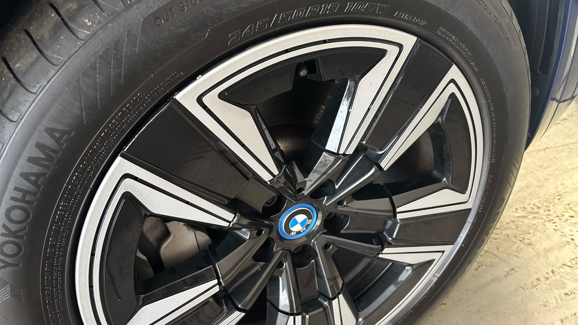 4020638 210kW M Sport 80kWh 5dr Auto